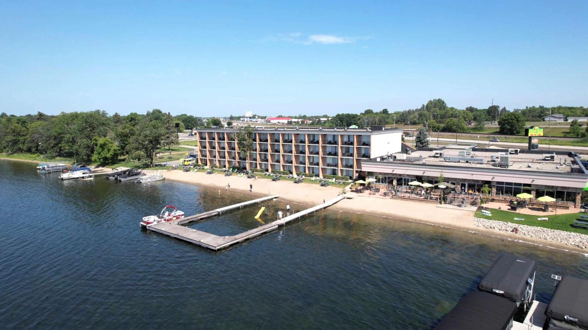 Holiday Inn Detroit Lakes By Ihg Exterior foto